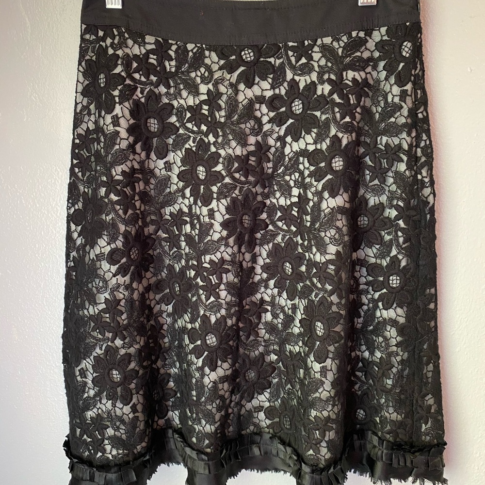 Black and withe skirt - Picture 3 of 3